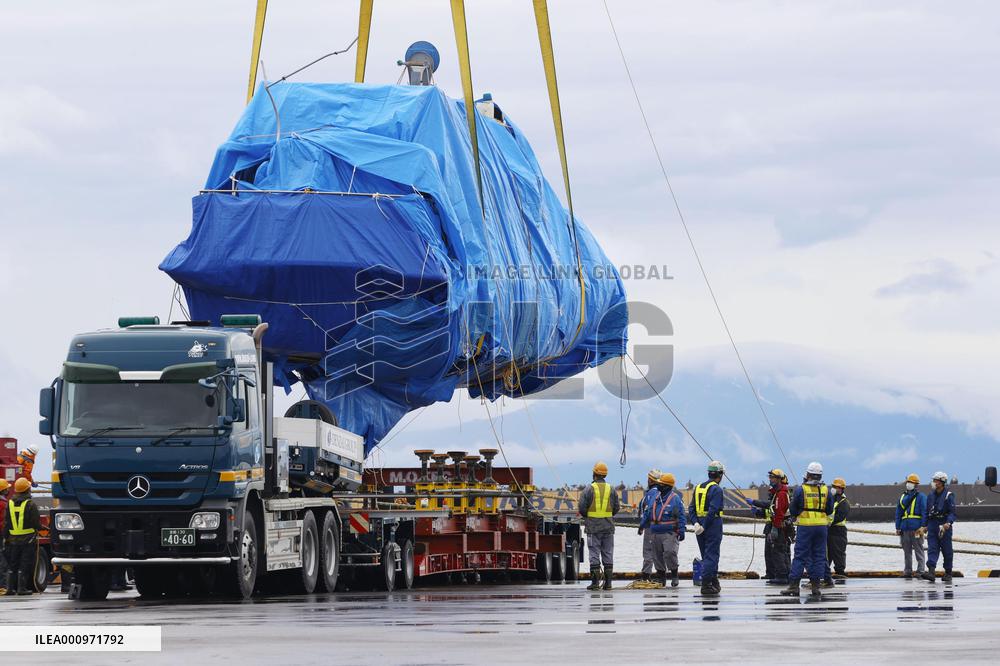 Sunken tour boat brought ashore at Hokkaido port
