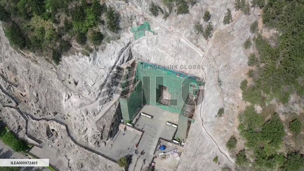 Gold, colored glass found on Buddhist statues in Longmen Grottoes