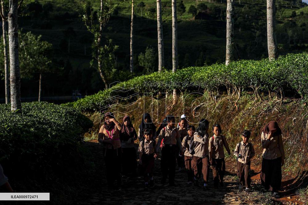 INDONESIA-BOGOR-STUDENTS-DAILY LIFE