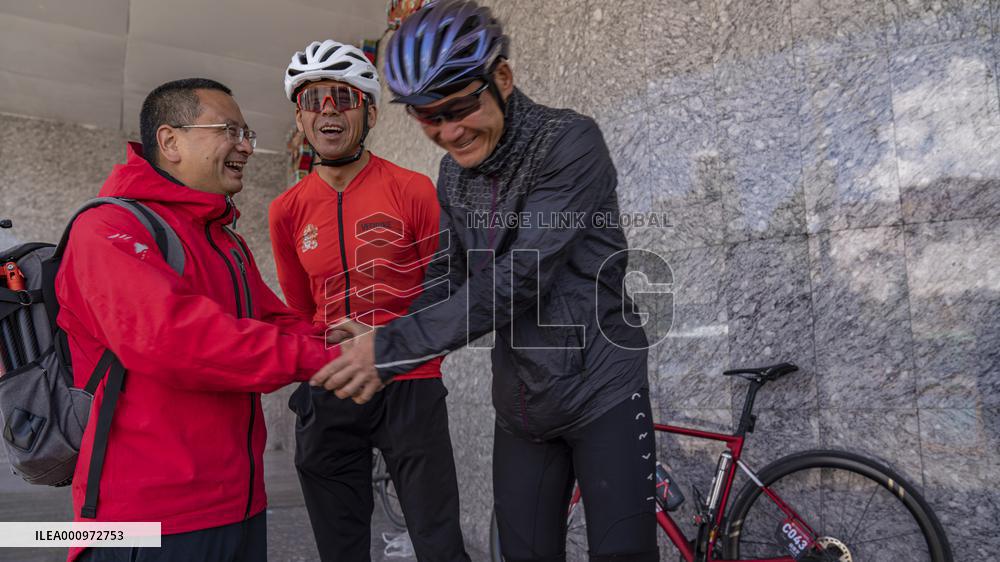 (SP)CHINA-TIBET-AMATEUR CYCLISTS-EPIC RIDE (CN)
