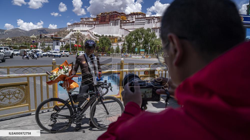 (SP)CHINA-TIBET-AMATEUR CYCLISTS-EPIC RIDE (CN)