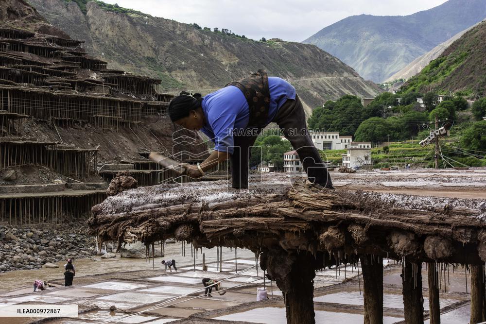 CHINA-TIBET-QAMDO-MANGKAM-SALT PAN (CN)