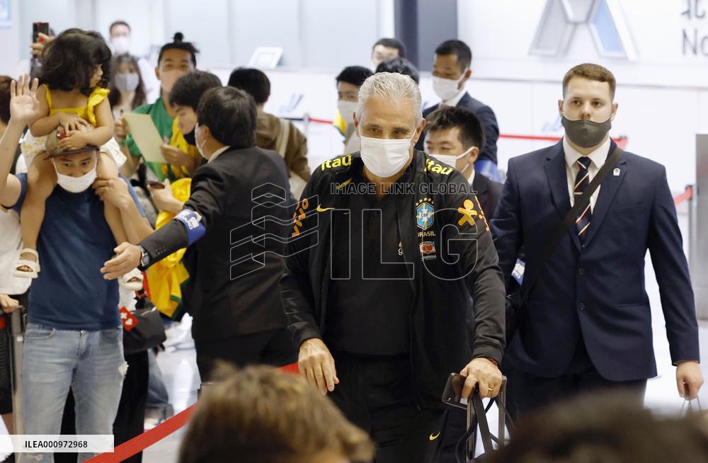 Football: Brazil's arrival in Japan for friendly