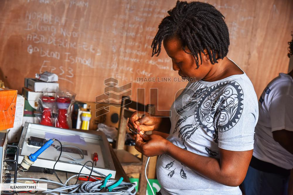 CAMEROON-TIKO-SOLAR PANEL-SOLAR MAMA
