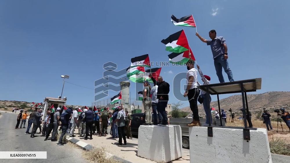 Israeli army forces suppress anti-settlement protest in Jordan Valley
