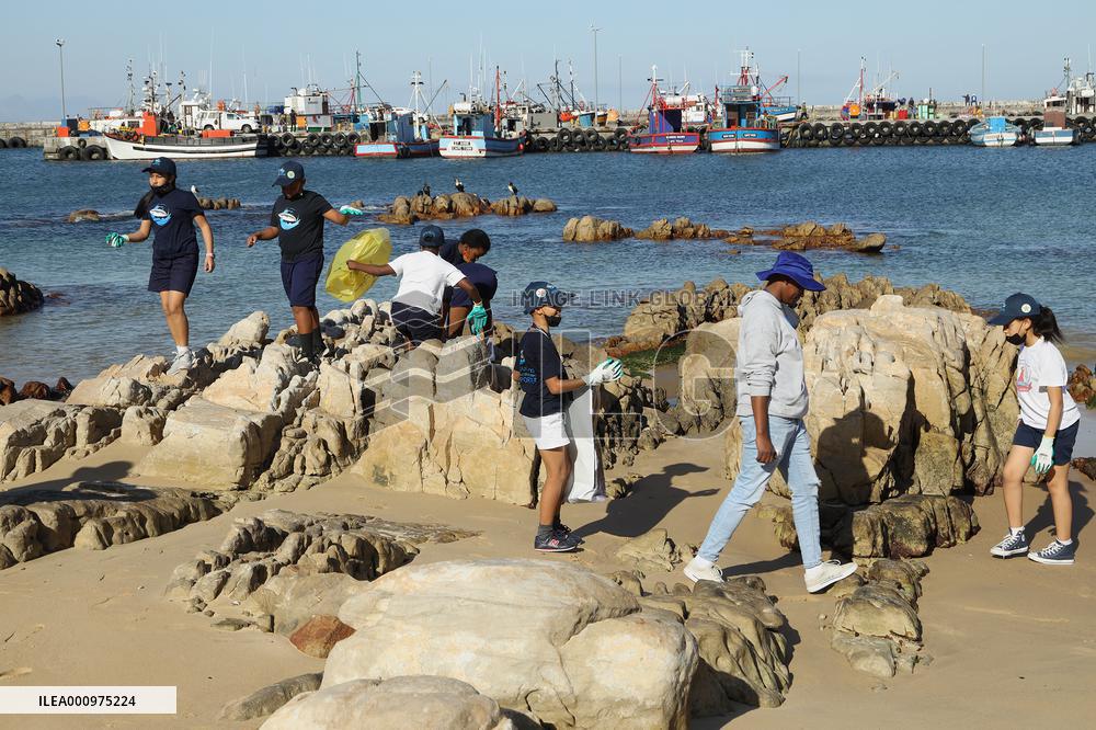 SOUTH AFRICA-CAPE TOWN-WORLD OCEANS DAY-BEACH CLEANUP
