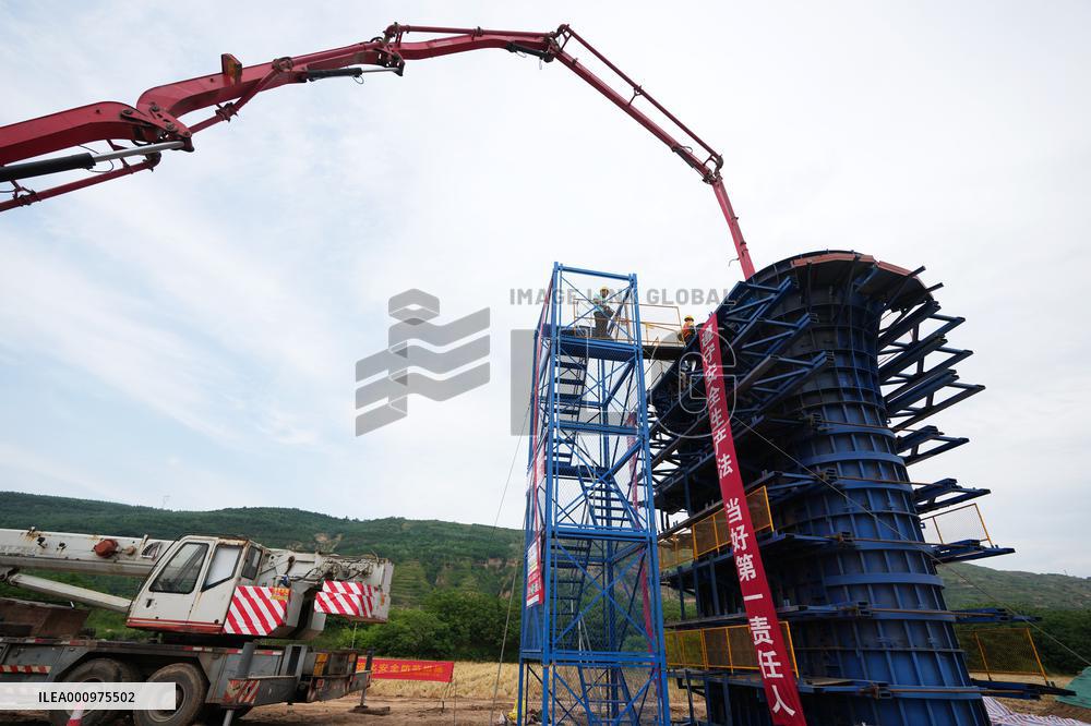 CHINA-SHAANXI-XI'AN-SHIYAN HIGH-SPEED RAILWAY-BRIDGE-CONSTRUCTION (CN)