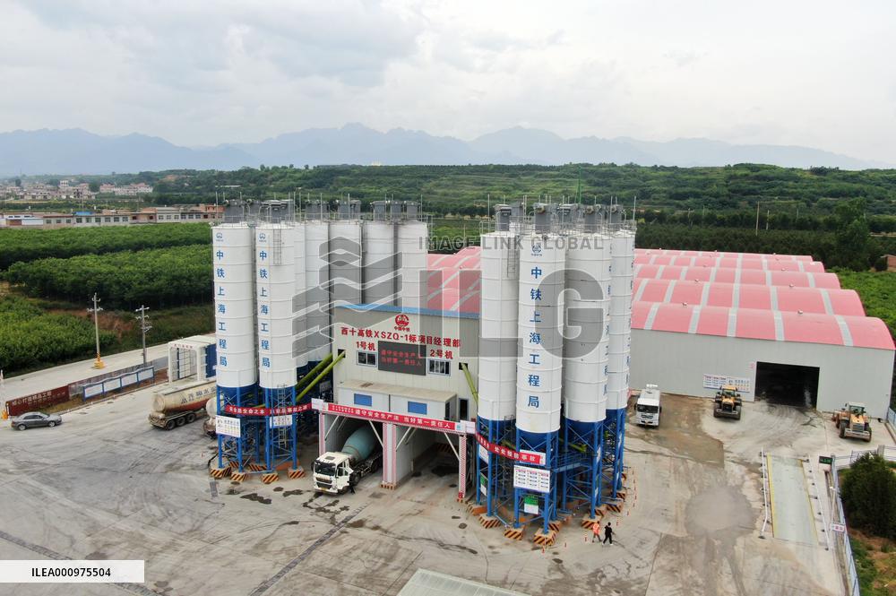 CHINA-SHAANXI-XI'AN-SHIYAN HIGH-SPEED RAILWAY-BRIDGE-CONSTRUCTION (CN)