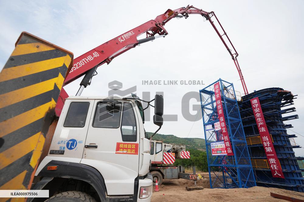 CHINA-SHAANXI-XI'AN-SHIYAN HIGH-SPEED RAILWAY-BRIDGE-CONSTRUCTION (CN)