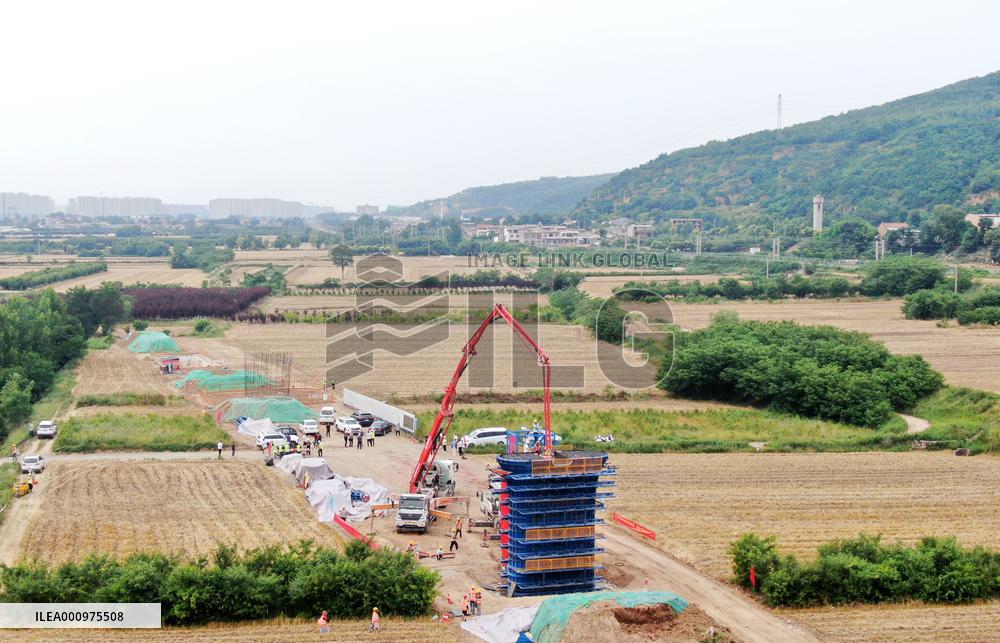 CHINA-SHAANXI-XI'AN-SHIYAN HIGH-SPEED RAILWAY-BRIDGE-CONSTRUCTION (CN)