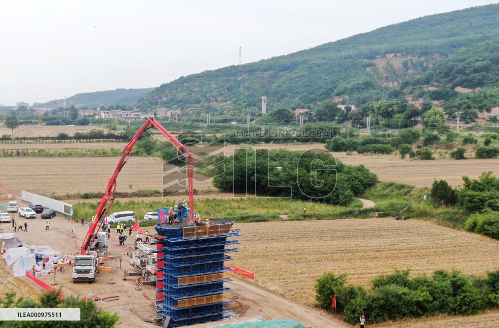 CHINA-SHAANXI-XI'AN-SHIYAN HIGH-SPEED RAILWAY-BRIDGE-CONSTRUCTION (CN)