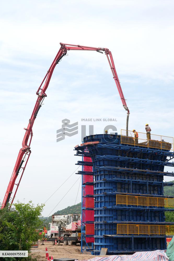 CHINA-SHAANXI-XI'AN-SHIYAN HIGH-SPEED RAILWAY-BRIDGE-CONSTRUCTION (CN)