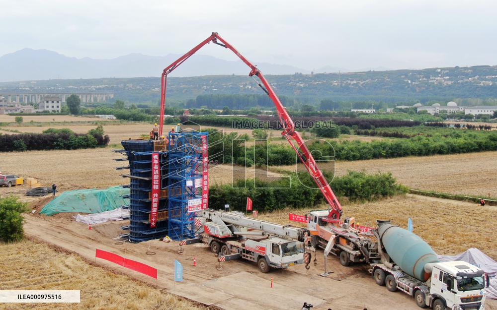 CHINA-SHAANXI-XI'AN-SHIYAN HIGH-SPEED RAILWAY-BRIDGE-CONSTRUCTION (CN)