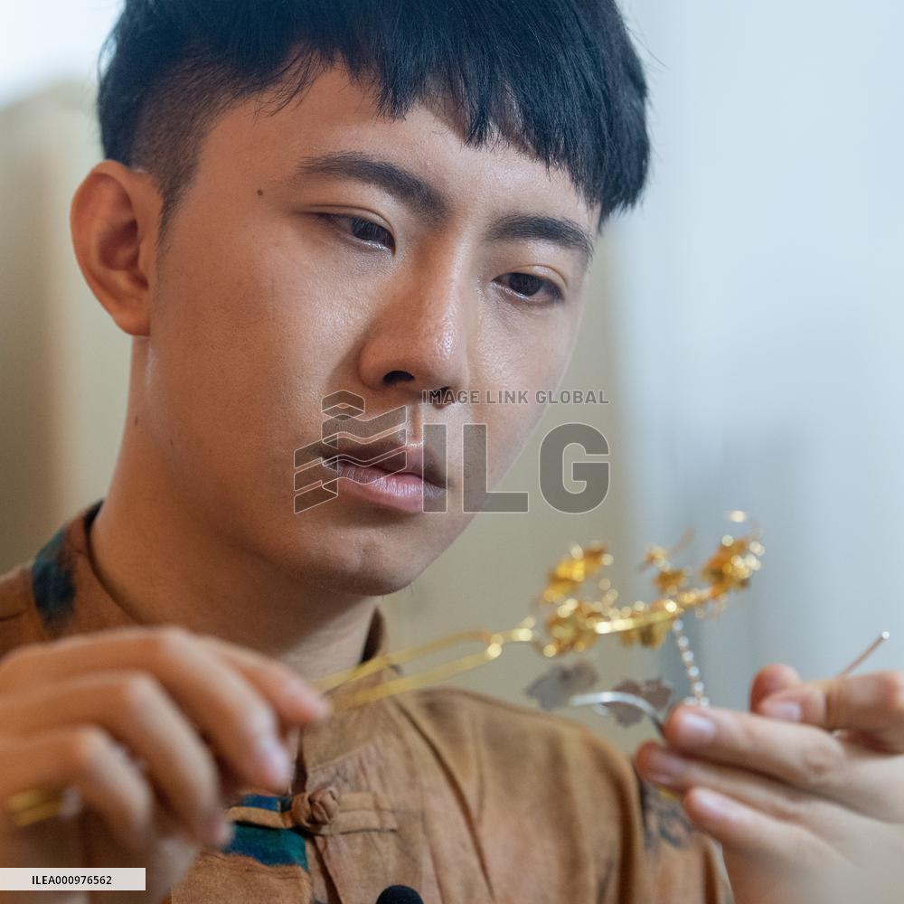 (MASTER OF CRAFTS)CHINA-CHONGQING-FILIGREE MOSAIC CRAFT (CN)