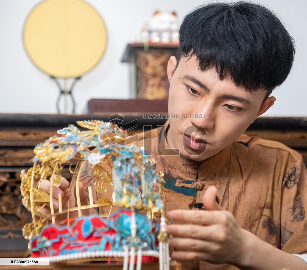 (MASTER OF CRAFTS)CHINA-CHONGQING-FILIGREE MOSAIC CRAFT (CN)