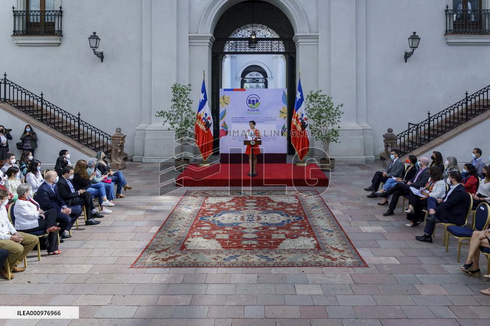 Chile signs draft agreement to approve the Treaty of Escazú