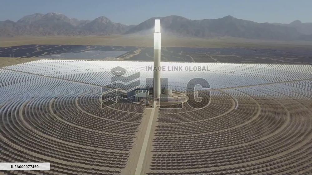 Solar and wind energy being developed in China's Qaidam Basin