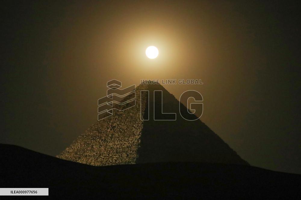 EGYPT-GIZA-SUPERMOON