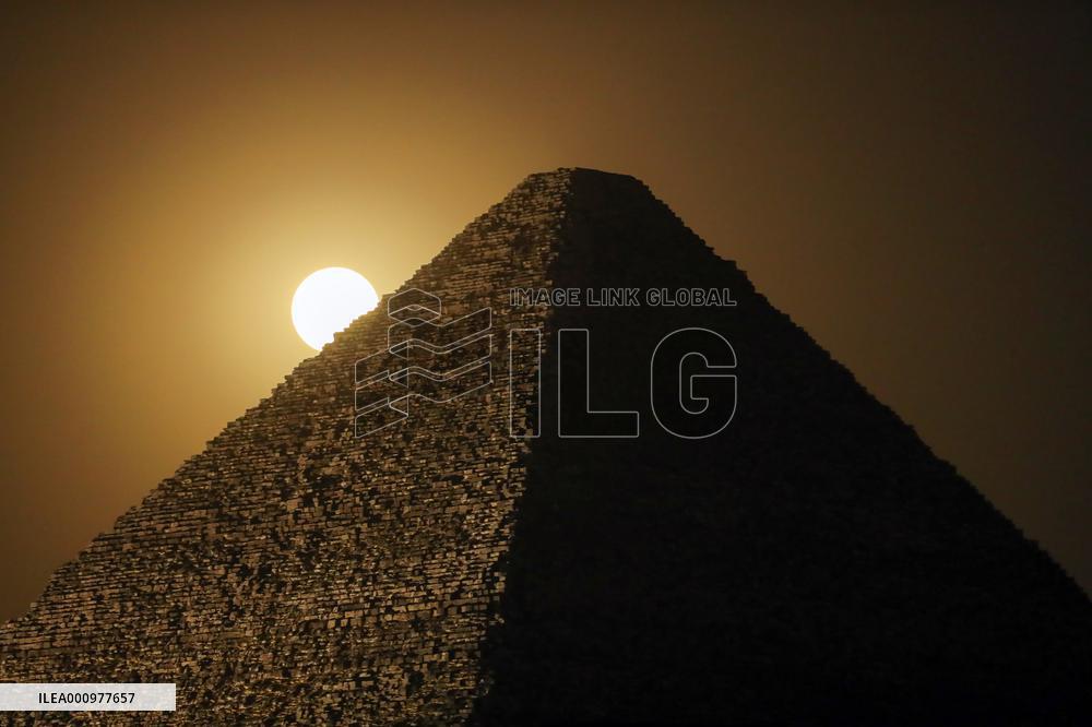 EGYPT-GIZA-SUPERMOON