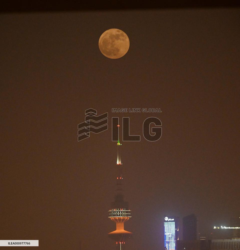 KUWAIT-KUWAIT CITY-FULL MOON