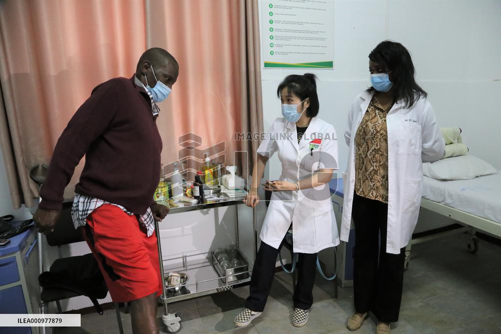 Xinhua Headlines: Traditional Chinese medicine aids global fight against COVID-19