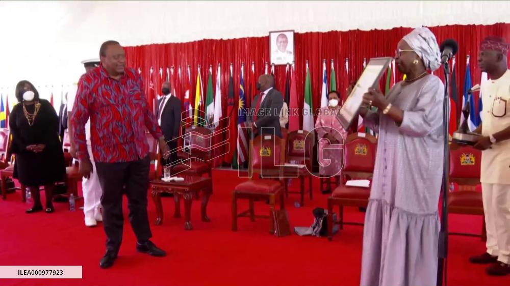 Kenyan president receives African Gender Award 2022