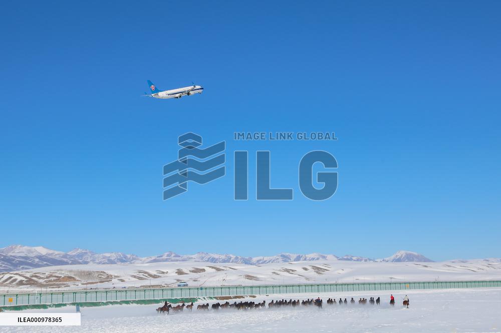 Xinhua Headlines: China inaugurates world's first desert rail loop in Xinjiang