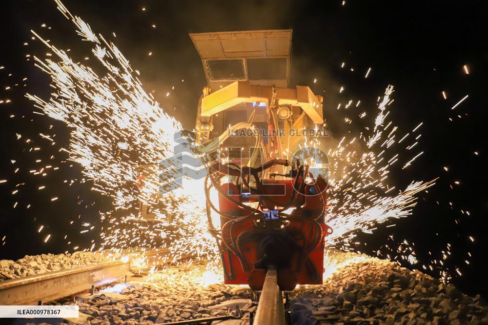 Xinhua Headlines: China inaugurates world's first desert rail loop in Xinjiang