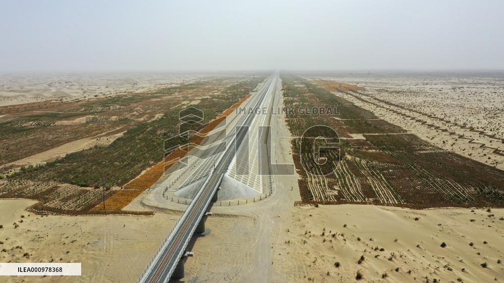 Xinhua Headlines: China inaugurates world's first desert rail loop in Xinjiang