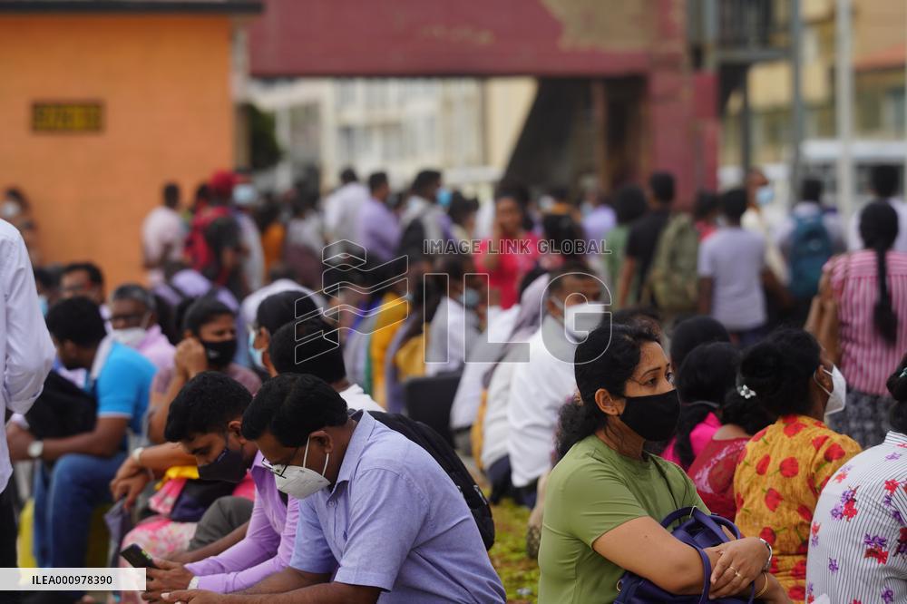 SRI LANKA-COLOMBO-TRAIN PASSENGER-INCREASE-FUEL SHORTAGE