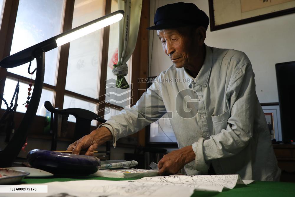 CHINA-GANSU-OLD MEN-TREE PLANTING (CN)