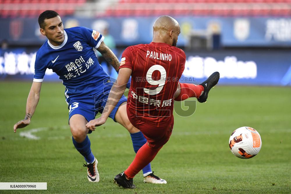 (SP)CHINA-DALIAN-FOOTBALL-CSL-WUHAN THREE TOWNS VS SHANGHAI PORT (CN)