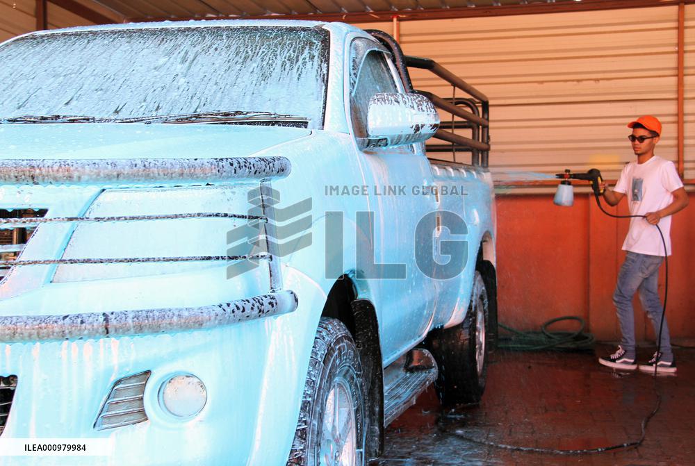 NAMIBIA-WINDHOEK-CAR WASHING