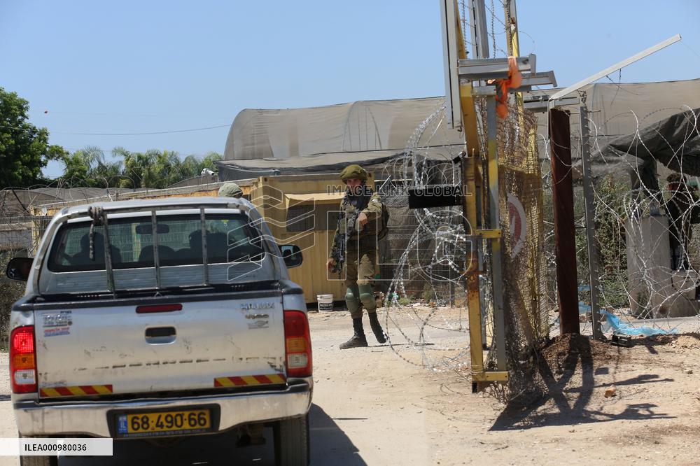 MIDEAST-QALIQLYA-CHECKPOINT