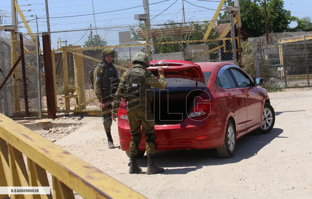 MIDEAST-QALIQLYA-CHECKPOINT