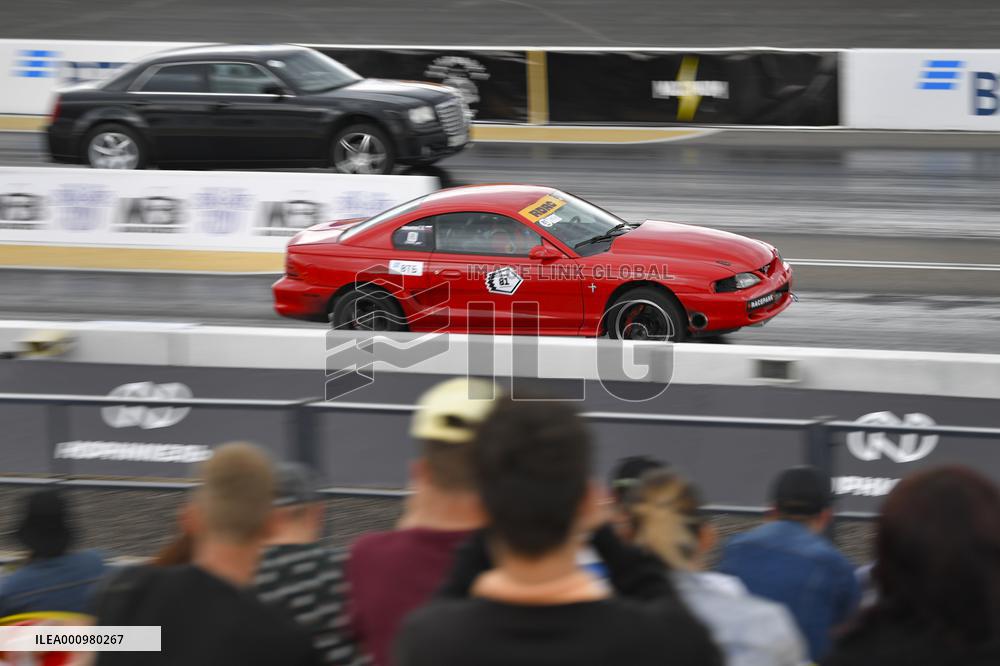 RUSSIA-MOSCOW-RUSSIAN WEEKEND DRAGS