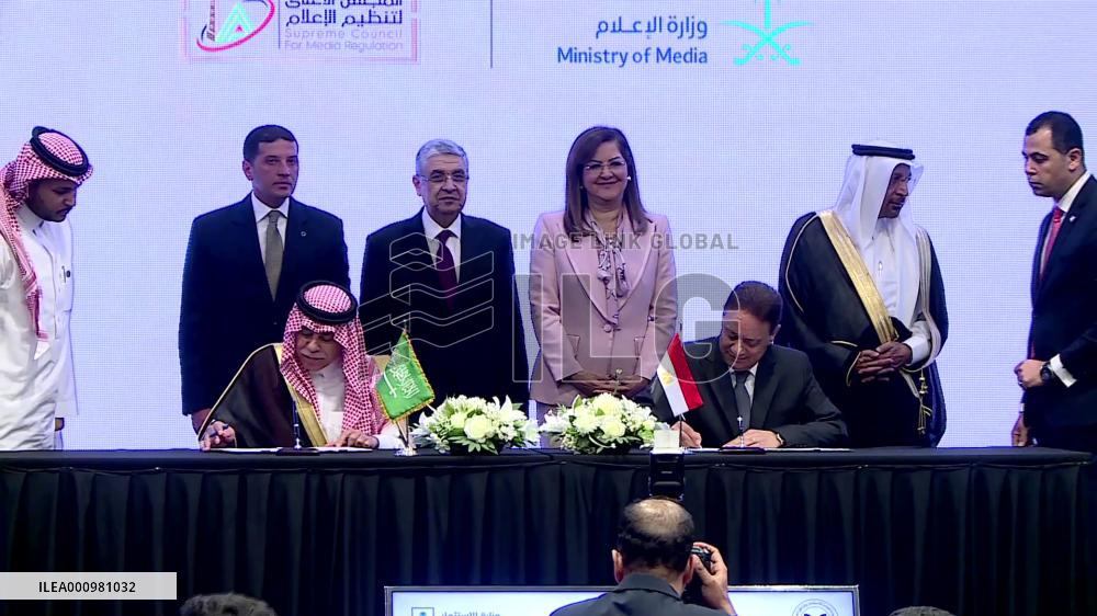 Egypt, Saudi sign 7.7-bln-USD investment deals