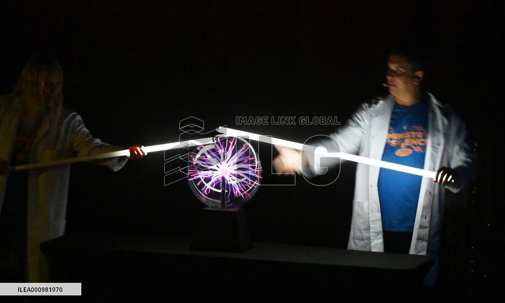 KUWAIT-KUWAIT CITY-SCIENTIFIC SHOW