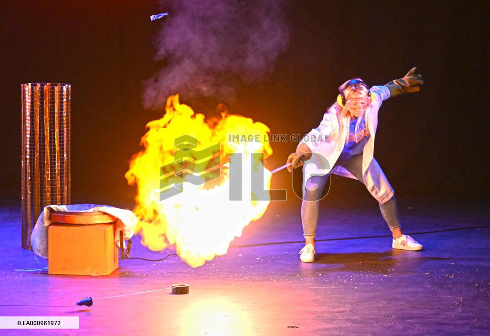 KUWAIT-KUWAIT CITY-SCIENTIFIC SHOW