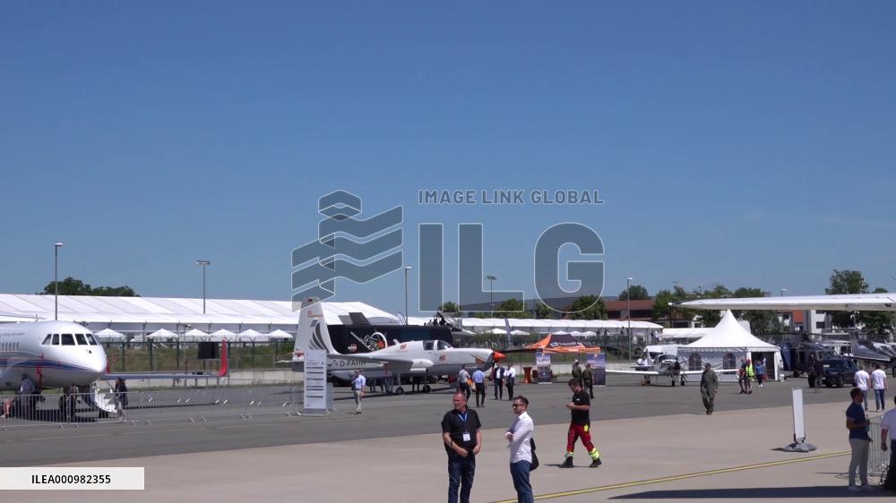 Aerospace industry eyes green future at German air show