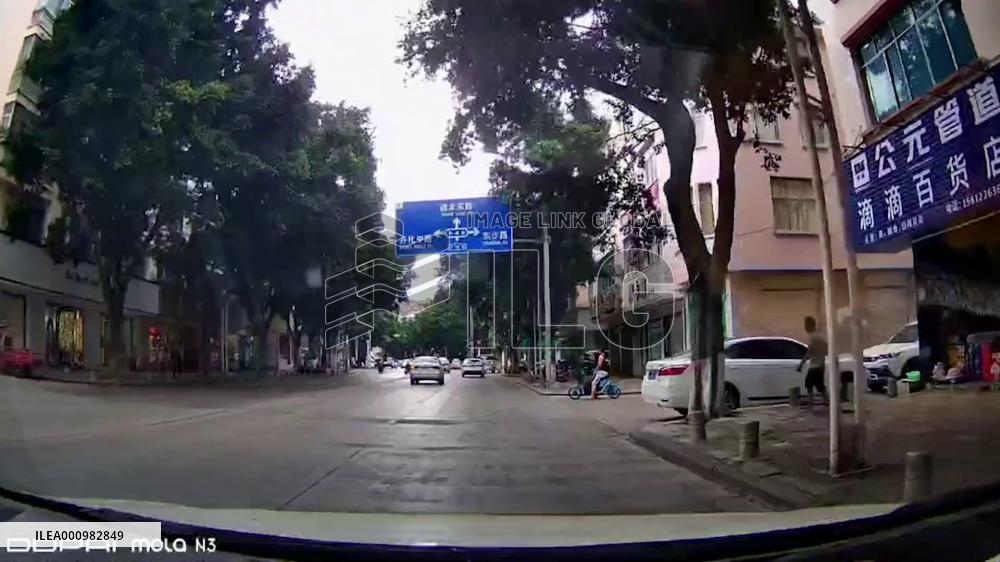 Delivery rider helps wheelchair-bound senior cross road in SW China