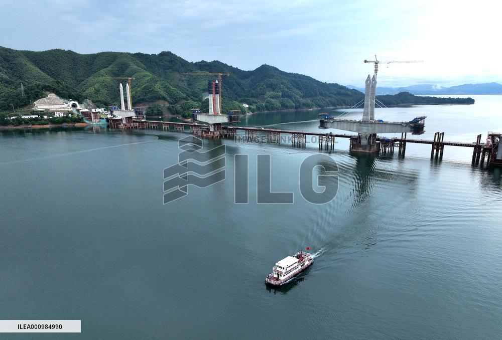 CHINA-HEFEI-BRIDGE-MAIN TOWERS (CN)