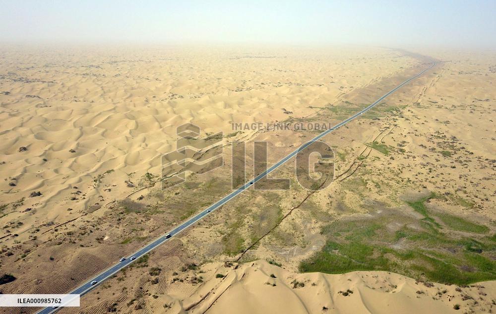 CHINA-XINJIANG-TAKLIMAKAN DESERT-NEW HIGHWAY (CN)