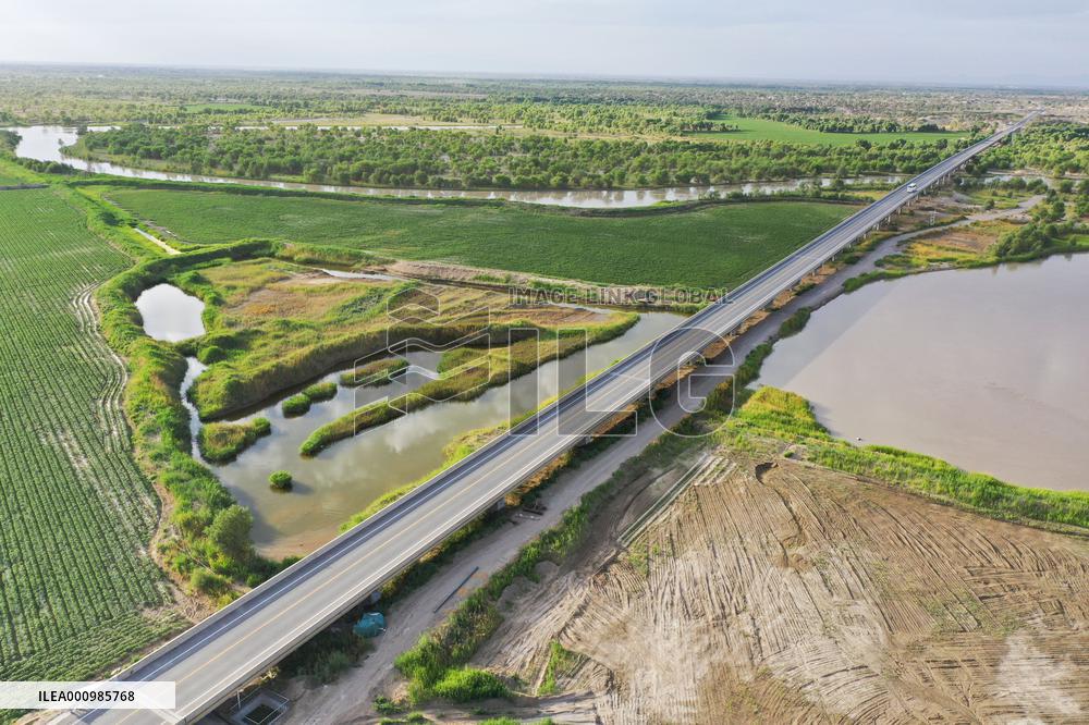 CHINA-XINJIANG-TAKLIMAKAN DESERT-NEW HIGHWAY (CN)