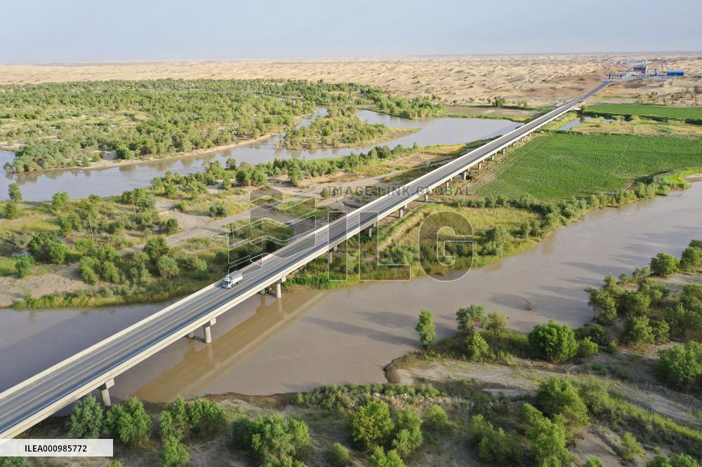 CHINA-XINJIANG-TAKLIMAKAN DESERT-NEW HIGHWAY (CN)