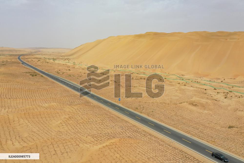 CHINA-XINJIANG-TAKLIMAKAN DESERT-NEW HIGHWAY (CN)