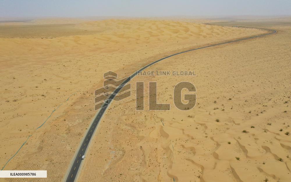 CHINA-XINJIANG-TAKLIMAKAN DESERT-NEW HIGHWAY (CN)