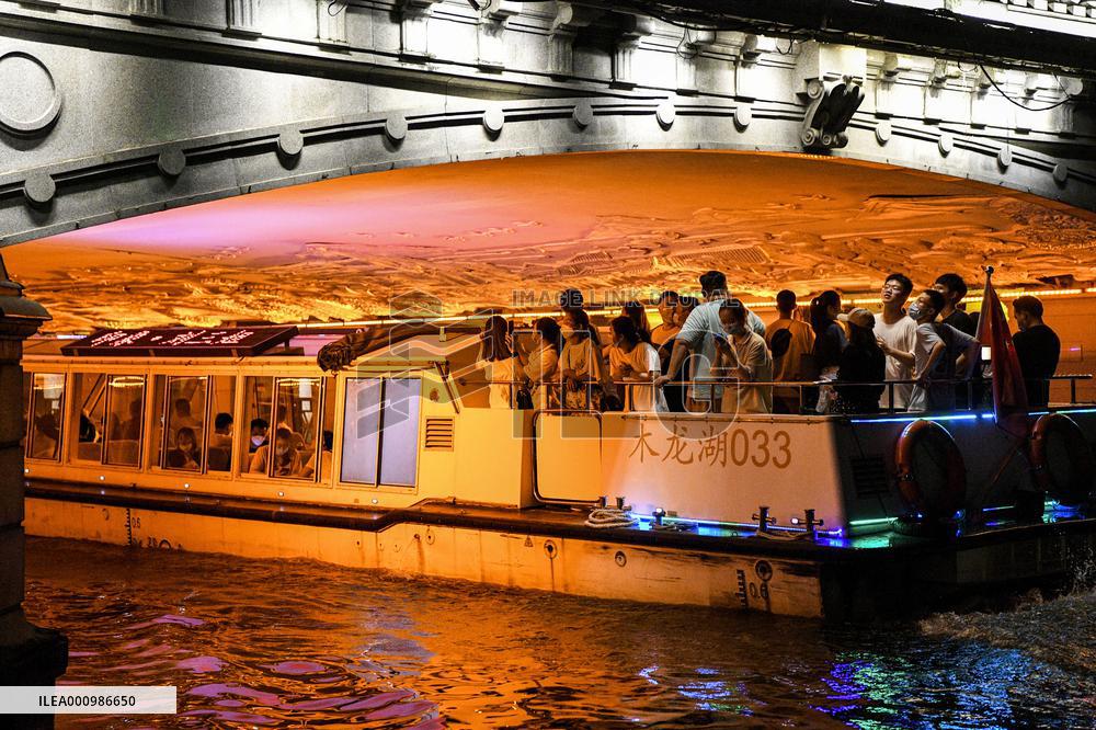 Xinhua Headlines: China's night economy lights up streets of cities, showing consumption potential