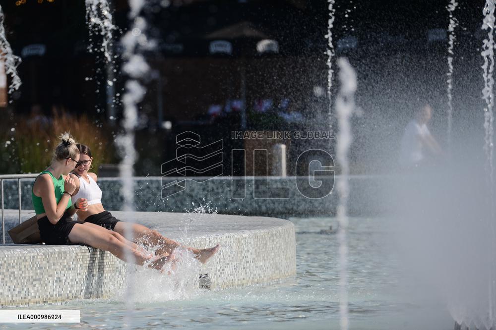 POLAND-WARSAW-SUMMER-HEAT