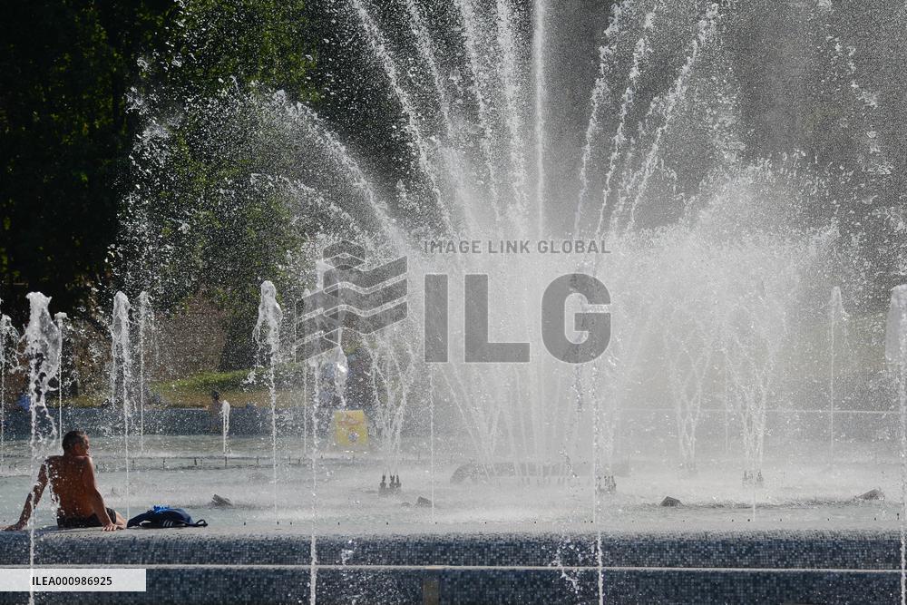 POLAND-WARSAW-SUMMER-HEAT